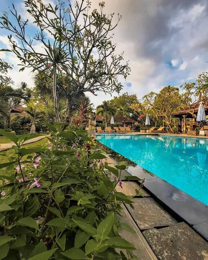 Отель Tirta Sari Bungalow Пемутеран Экстерьер фото